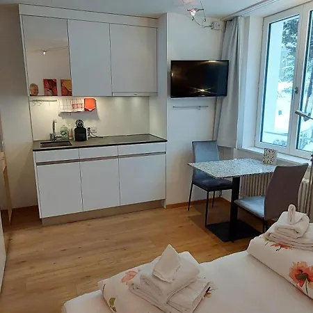 Chesa Quadrella Zimmer Mit Kuechenzeile Inklusive Bergbahnen Im Sommer-Ausser Studio Homestay Pontresina