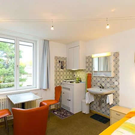 Homestay Chesa Quadrella Zimmer Mit Kuechenzeile Inklusive Bergbahnen Im Sommer-Ausser Studio