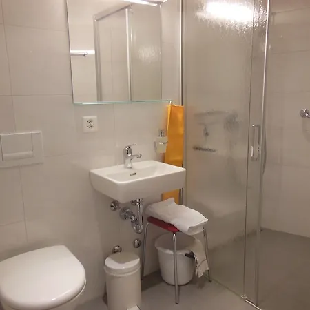Homestay Chesa Quadrella Zimmer Mit Kuechenzeile Inklusive Bergbahnen Im Sommer-Ausser Studio *