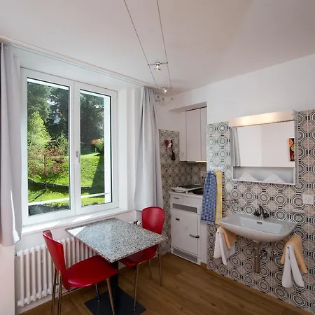Homestay Chesa Quadrella Zimmer Mit Kuechenzeile Inklusive Bergbahnen Im Sommer-Ausser Studio
