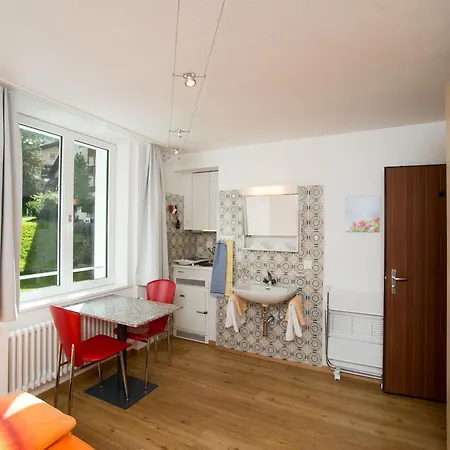 Homestay Chesa Quadrella Zimmer Mit Kuechenzeile Inklusive Bergbahnen Im Sommer-Ausser Studio *
