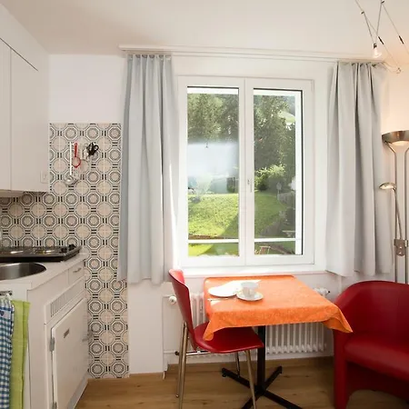 Homestay Chesa Quadrella Zimmer Mit Kuechenzeile Inklusive Bergbahnen Im Sommer-Ausser Studio