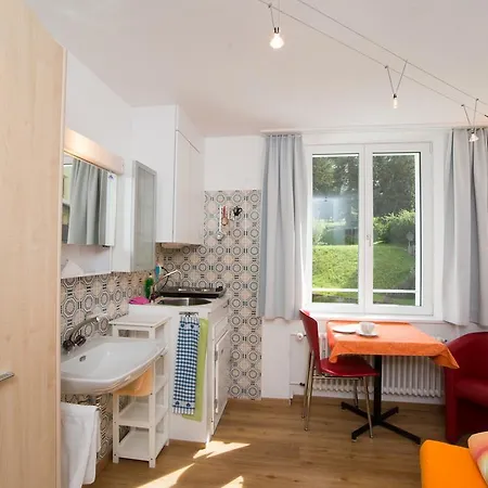 Homestay Chesa Quadrella Zimmer Mit Kuechenzeile Inklusive Bergbahnen Im Sommer-Ausser Studio Pontresina