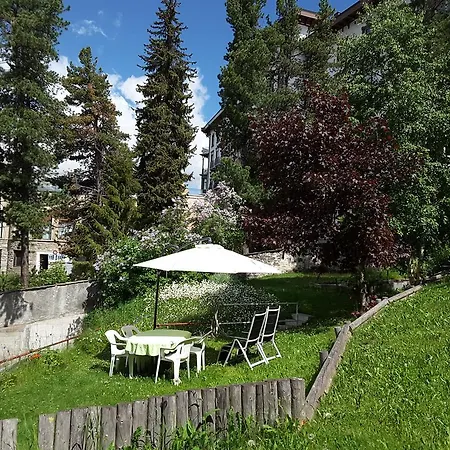 Homestay Chesa Quadrella Zimmer Mit Kuechenzeile Inklusive Bergbahnen Im Sommer-Ausser Studio *