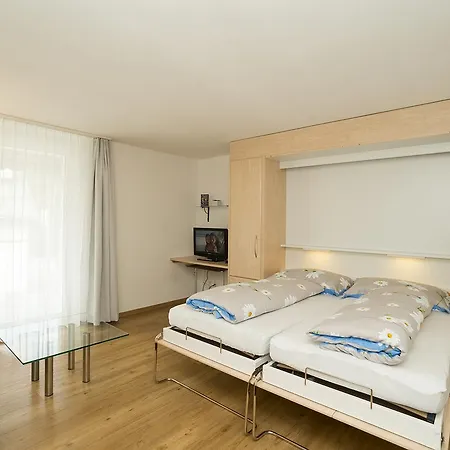 Chesa Quadrella Zimmer Mit Kuechenzeile Inklusive Bergbahnen Im Sommer-Ausser Studio Homestay