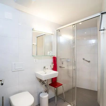 Homestay Chesa Quadrella Zimmer Mit Kuechenzeile Inklusive Bergbahnen Im Sommer-Ausser Studio *