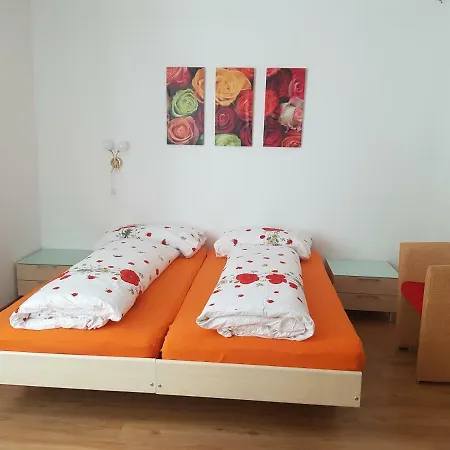 Chesa Quadrella Zimmer Mit Kuechenzeile Inklusive Bergbahnen Im Sommer-Ausser Studio Pontresina