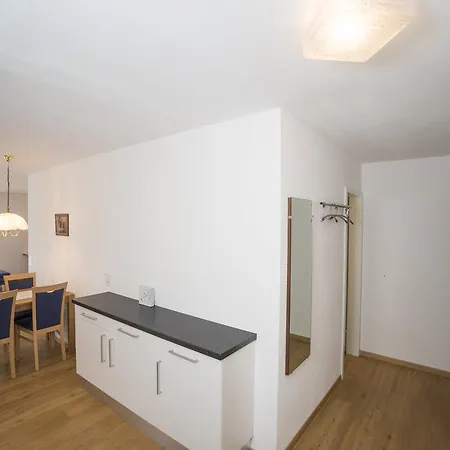 Chesa Quadrella Mit Kochecke Inklusive Bergbahnen Im Sommer-ausser Habitación en casa particular Pontresina